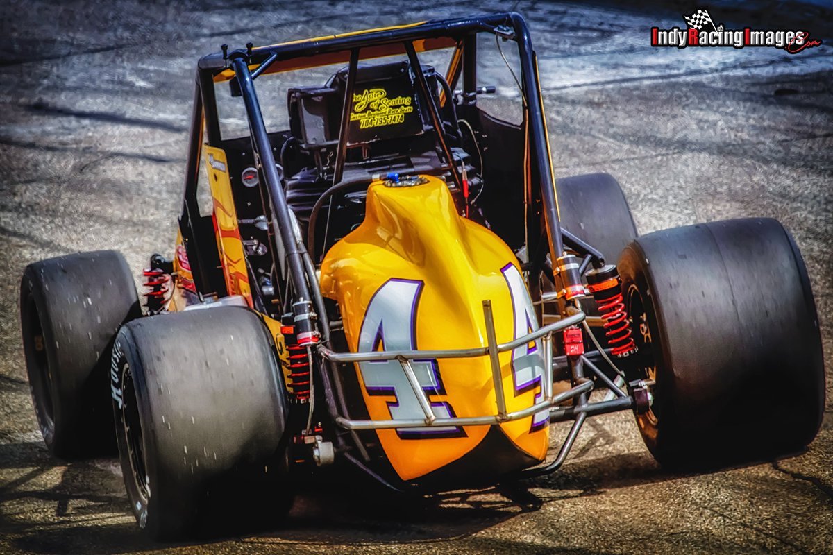 IRIphotography's tweet image. Ever wonder what it's like racing a pavement sprint car at @AndersonSpeedwy against Kody Swanson? Here is your view. #Little500 #Backtobackchamp