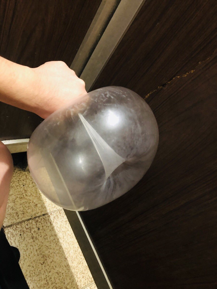 Les dejo aquí los pasos para hacer un masturbador con un condon. 

Regálenme un RT si quieren vídeo de cómo le meto la verga 😈 

#cruising #crusingenbaños #cruisingbaños #cruisingcdmx #condon