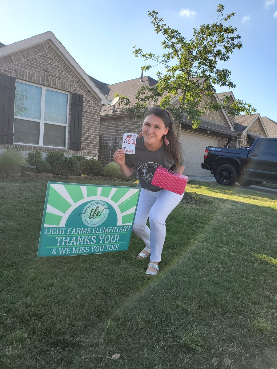 Castillo_LF1st's tweet photo. Thank you so much to our fabulous Light Farms PTO!!! You always go above and beyond to make us feel SO loved and appreciated!!! #LFEISLOVED @LightFarmsElem https://t.co/L7pjtyVh1D