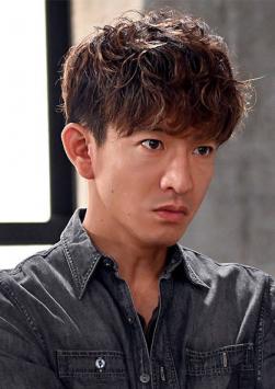 醒醒on Twitter 木村拓哉哪有横肉 他算保持的很好很好了啊 去年秋季档东京大饭店里面也还是帅翻了啊 省去花痴一千字 毕竟年纪在那里 脸皮有点松弛是免不了的 附赠东京大饭店帅照一张