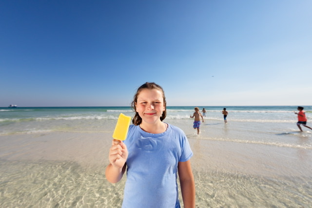 SwellPops's tweet photo. Everyone looks six feet apart to me 👀 🤷🏽‍♀️😅

We have all the feels about our town slowly opening back up, but we can’t deny our true love for the b•e•a•c•h 😎🏝🌊☀️

#swellpops #lifeisswell #destin #destinflorida #beach #beachday #covid19 #sixfeetapart #30a #30aeats https://t.co/vYGUM6raT0