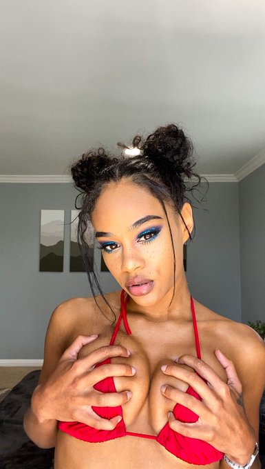 I taste like candy by the way... https://t.co/MHfEWO0OcO