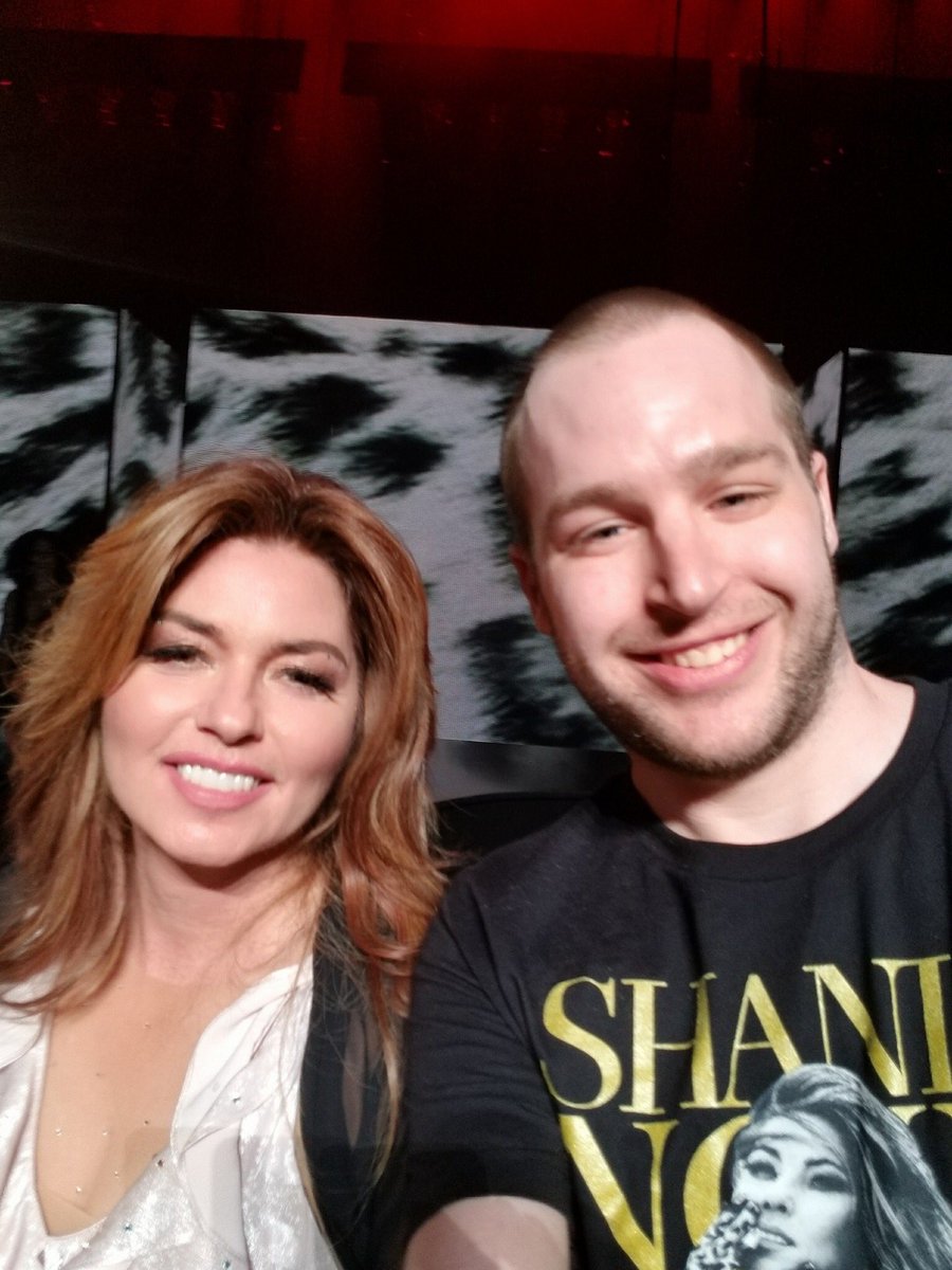 rossabryant's tweet photo. @ShaniaTwain Such a fun night and such an honor to meet you!! https://t.co/dfnn6G6RiL