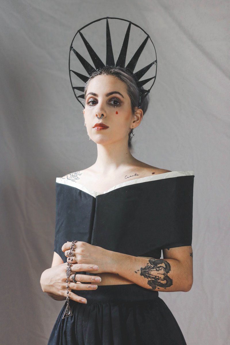 YouAreMyBezoar's tweet image. My take on the #MetGalaChallenge ✨ Givenchy spring 2018 couture worn by @lilycollins ✨