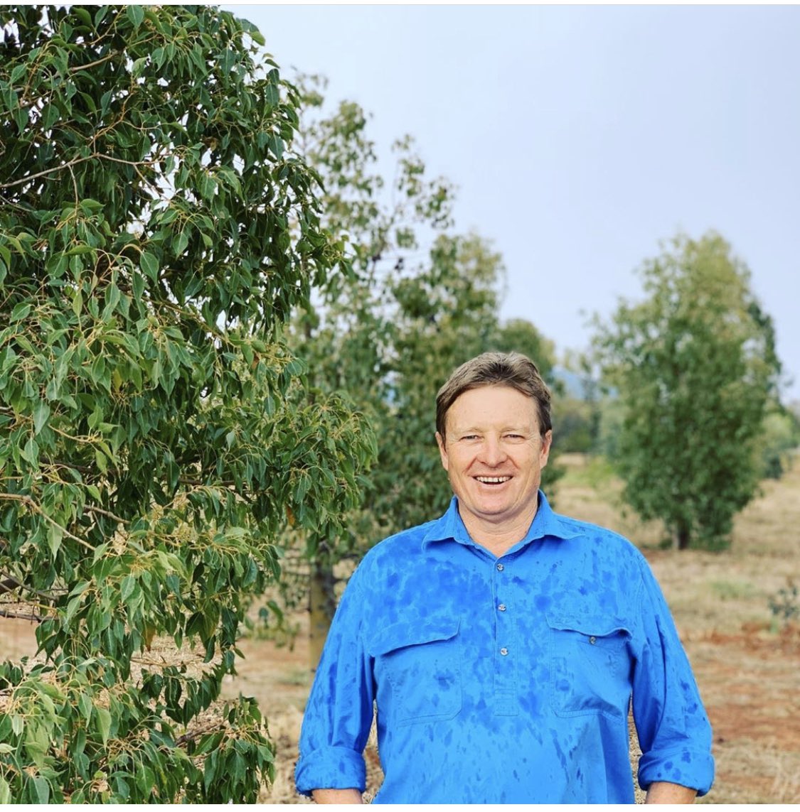 “Think of the soil like your body and the grass cover like your clothes. When you’re naked, you’re exposed to the elements - you’ll get sunburnt and you’re more susceptible to illness and disease...”- Guy 
instagram.com/p/B5qe8wonKZW/…

#humansofagriculture 
@soilcquest