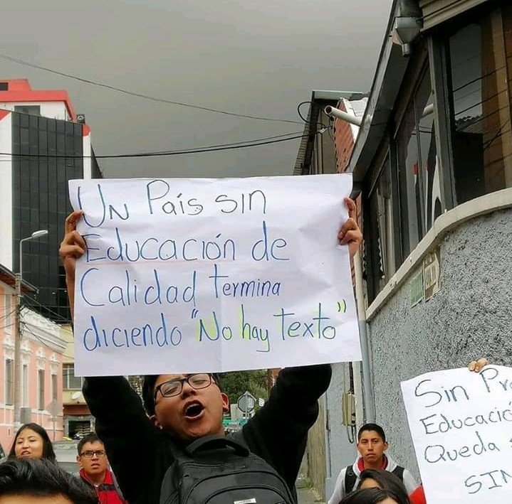 _mishe23's tweet photo. #NoAlRecortePresupuestario 
#QuelaUnopaguelaCRISIS
#NoNosCallaran https://t.co/N2HqOHah7q