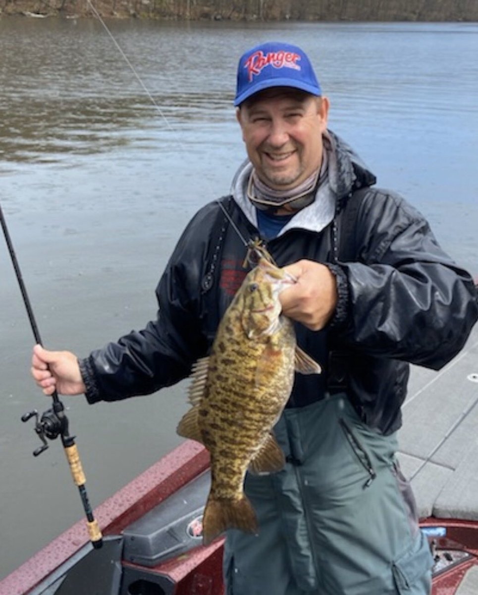 darylbironfish's tweet photo. If you have not tried @andys_custom_bass_lures E-series finesse jigs, you got give them a try!  Caught some good ones!  #andyscustombasslures #flw #flwprocircuit #lowrance #flwfishing #powerpole #ranger #eyetrade #evinrudebrp #thayersmarine #kistlerrods #pline #bassfishing https://t.co/8u1N2Oeo46