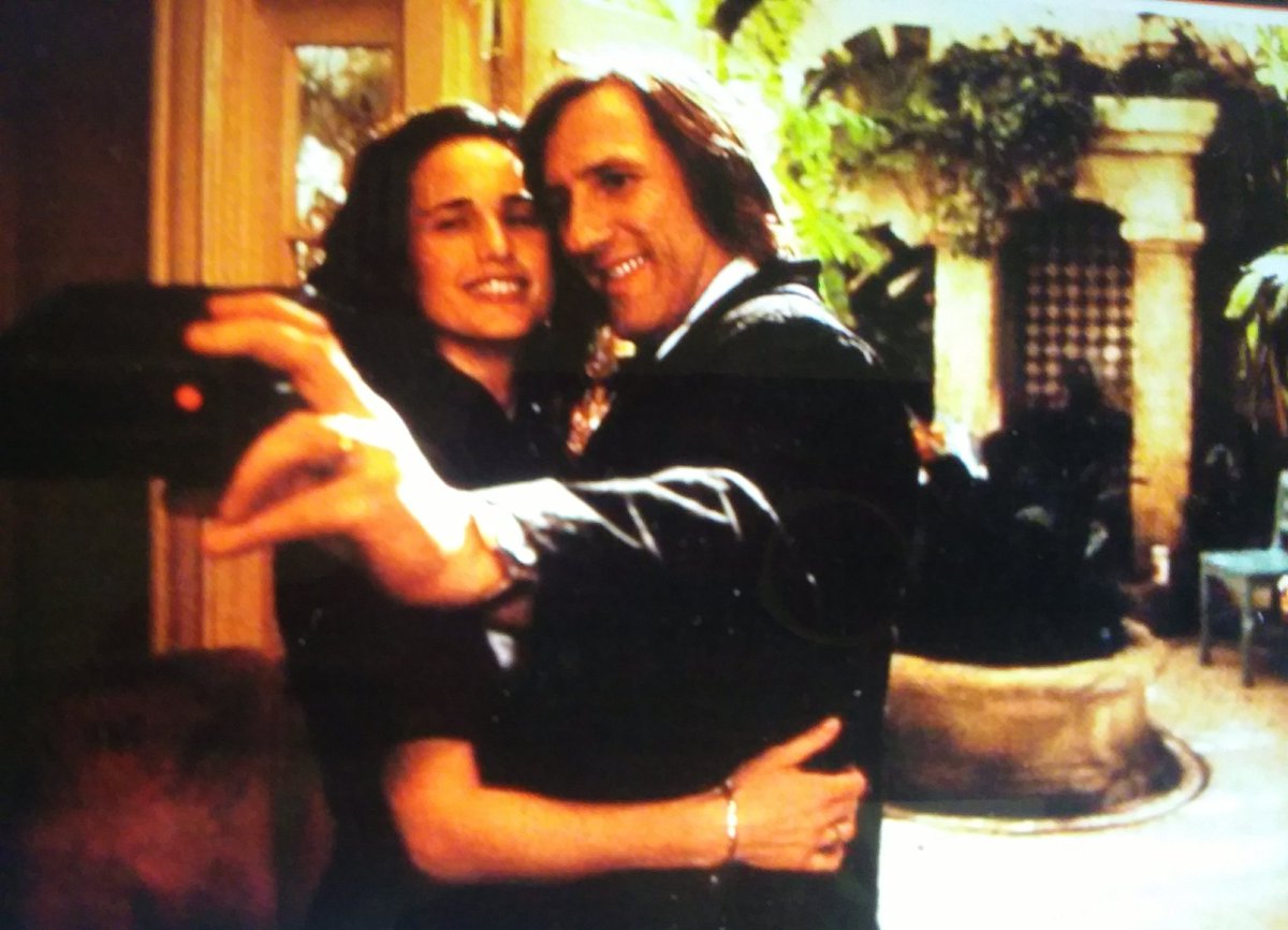 shellen1000's tweet image. #ArchitectureMovieChallenge 4:Favorite Apartment: Green Card(1990) Bronte&apos;s apt.!!! Greenhouse, rooftop garden, great location.... heaven.