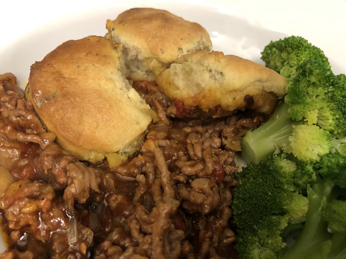 CulinaryChatter's tweet image. Got some #lockdowninspiration from 100 Best Recipes by @MattsCravat to do something different with beef mince.  Tweaked it with some Black Garlic and made his Bolognese Cobbler! 🙌👌👍