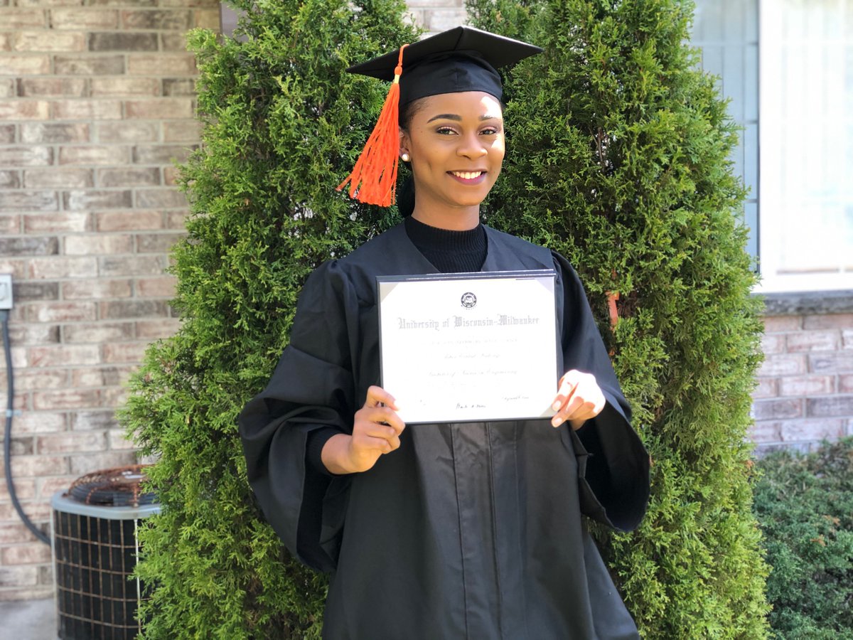 RhodeBolaSifa's tweet photo. Je suis dans la joie car le Seigneur a mon destin entre ses mains et il me conduit vers les eaux paisible. #ProudGraduate 🥰 https://t.co/fNHRsfIutl