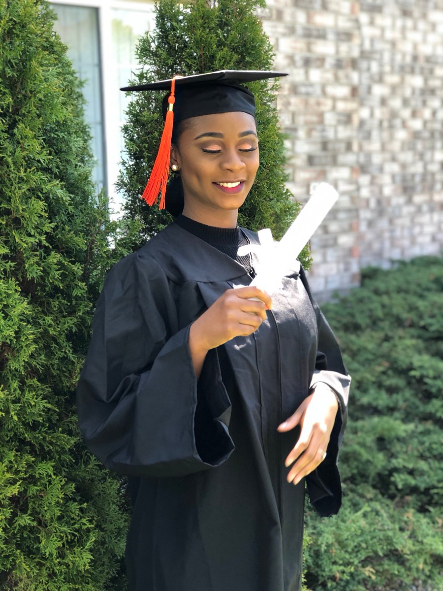 RhodeBolaSifa's tweet photo. Je suis dans la joie car le Seigneur a mon destin entre ses mains et il me conduit vers les eaux paisible. #ProudGraduate 🥰 https://t.co/fNHRsfIutl
