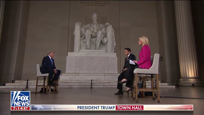 BillKristol's tweet photo. A midget speaks at the feet of a giant. https://t.co/rCElb3aQVr