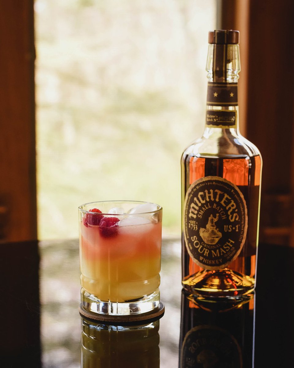 MichtersWhiskey's tweet photo. The perfect fix for any Sunday. #MichtersCocktailCorner

Whiskey Fix 
1 ½ oz Michter’s US*1 Sour Mash
 ¾ oz fresh lemon juice
 ½ -¾ oz fruit syrup (i.e. raspberry or pineapple) 
Serve in a tumbler over crushed ice and a float of fruit syrup or liqueur. https://t.co/dK95qMTFbF