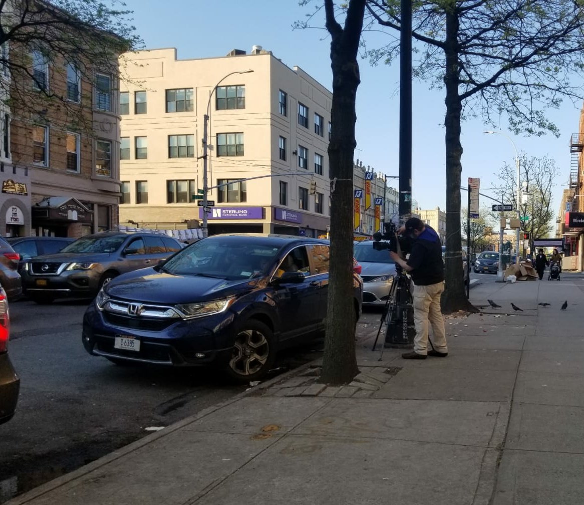 YosefRapaport's tweet photo. Hey @PIX11News looks like you're doing some #JewHunting in Boro Park. Why not come around the corner and see our prayer group on our porches? https://t.co/ztOQQiRZr3
