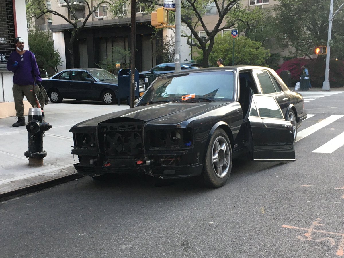 News12Andrew's tweet photo. Only on the #uppereastside do people abandon their unwanted #Bentleys 🤦🏼‍♂️. Hey @NYPD19Pct can this be removed? It’s blocking a #Firehydrant at E74 St &amp; York Avenue. Thanks. @FDNY #engine44 https://t.co/B0zJcpLgdG