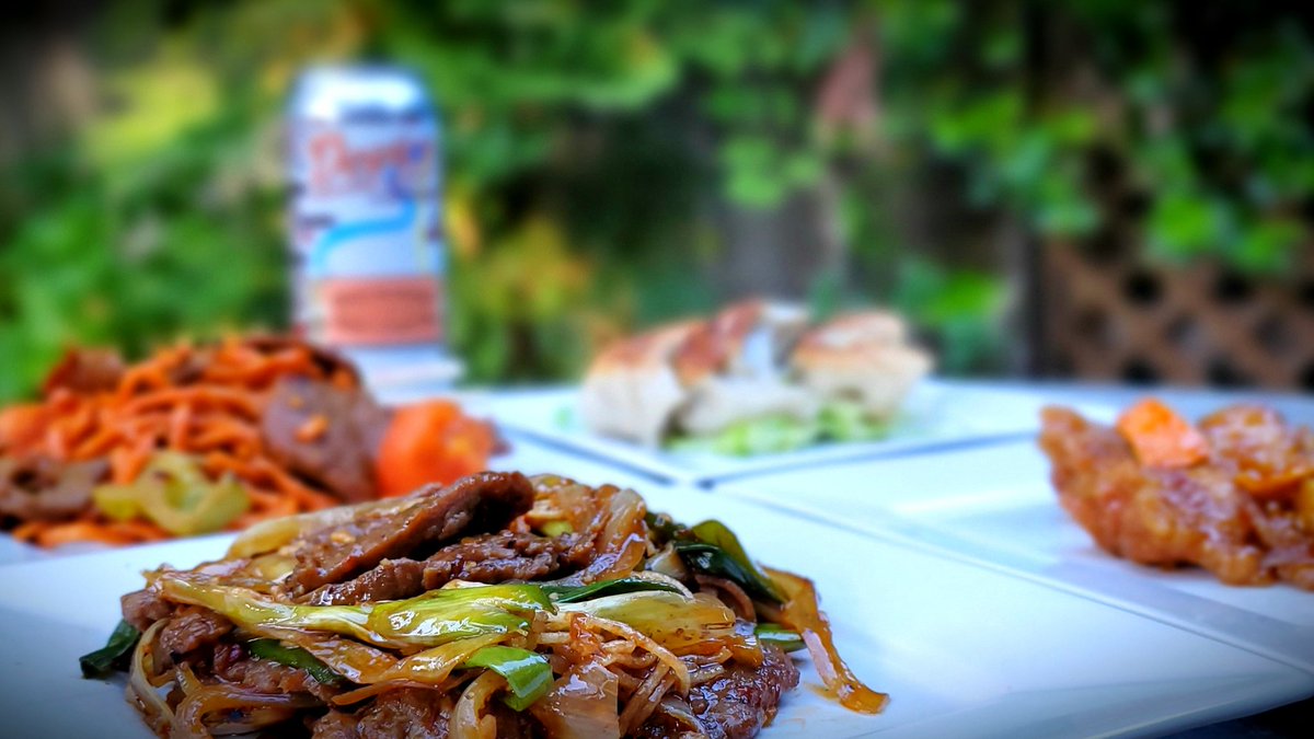 devinlavelle's tweet photo. We're eating good again tonight!
#ChopsticksExpress has been one of my favorite local restaurants, before I even lived in the Pocket. I was scared when they closed in March but grateful to have them back!
#Eat91Six #TakeoutSacramento #DineLocal #EatSacramento #TakeoutPocket https://t.co/zMPXRNppHI