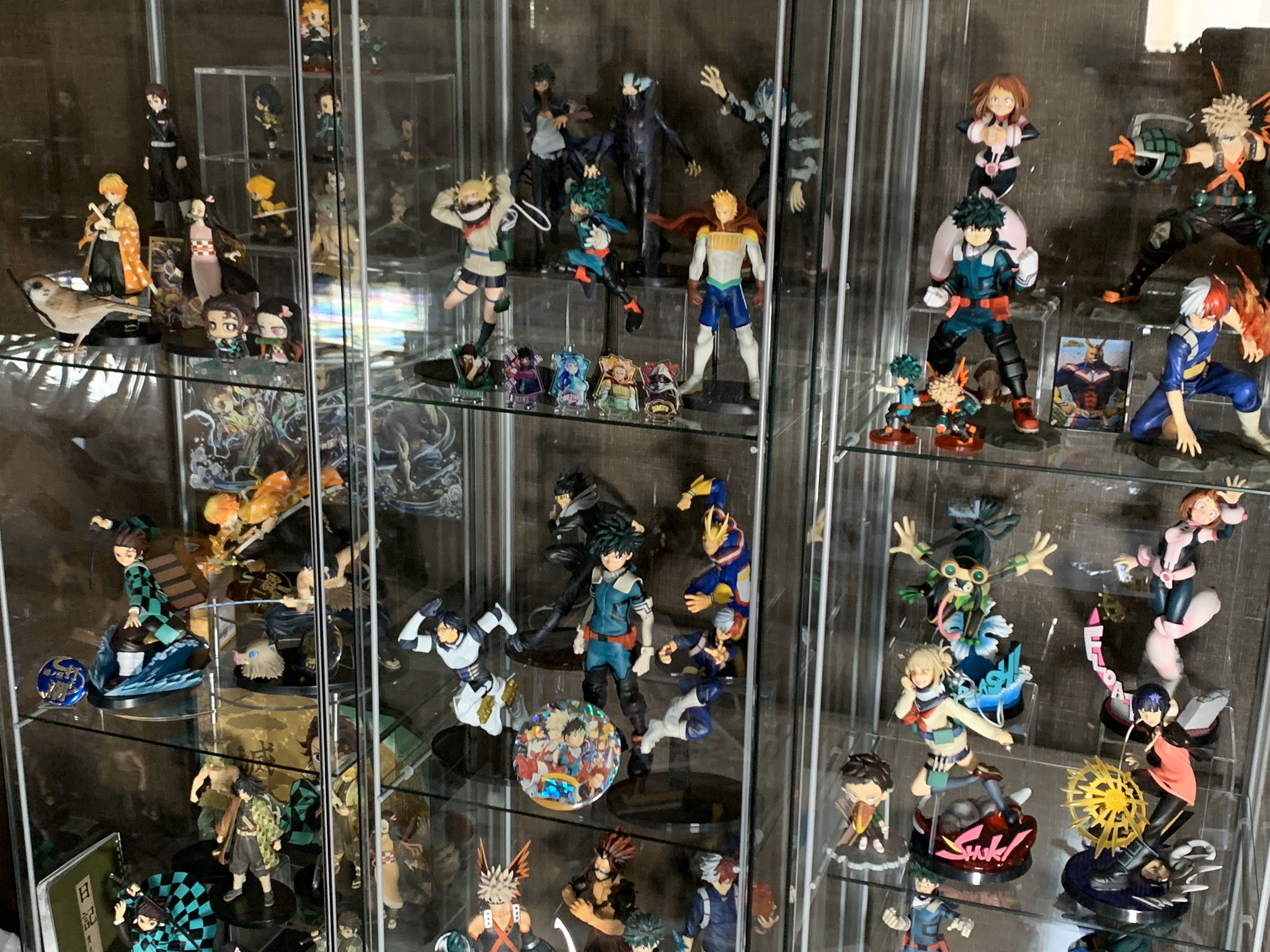 にゃんみ Jhobbytv ヒロアカのフィギュアかっこいいです コレクションケースが豪華で飾り方とても素敵です 私のヒロアカゾーンは大渋滞中 T Co M6iqhdwl6z Twitter