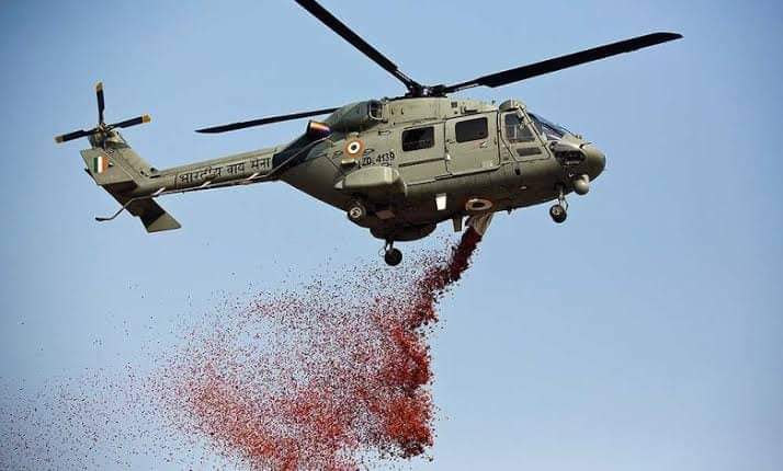 This Is The Love Showering For Doctors Those Who Are In Hospitals By Indian Army Salutes To All Doctors And Polices Jai Hind 🇮🇳🇮🇳 
#IndianArmyForces
#IndiaFightsCoronavirus