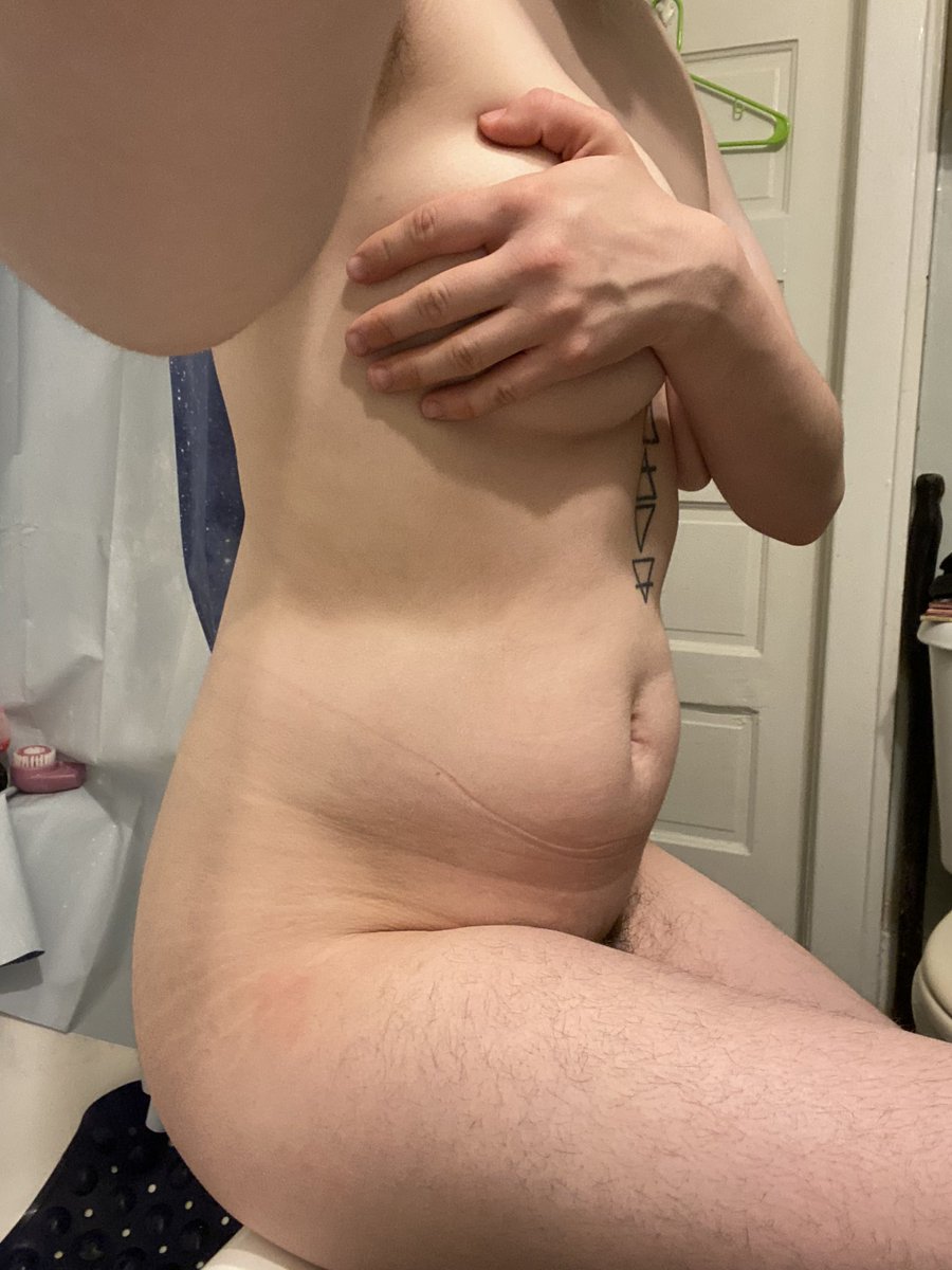 desperate6thing's tweet photo. Not playin tonight #omo #omorashi #swollen #swollenbladder #messageme #kink https://t.co/w0FVsiwUqF