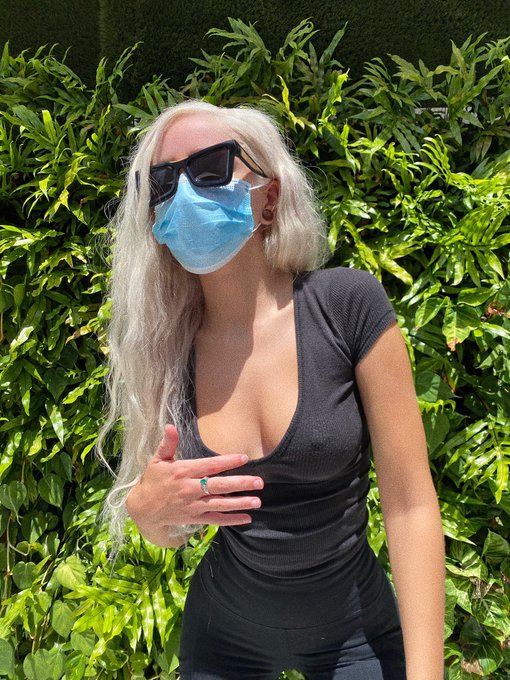 I flew on a plane today and it was terrifying 😭😭😭 finally made it to florida https://t.co/W1myFMDZ1M<a href="/tag/newprofilepic"class="tags"><span>#newprofilepic</span></a>