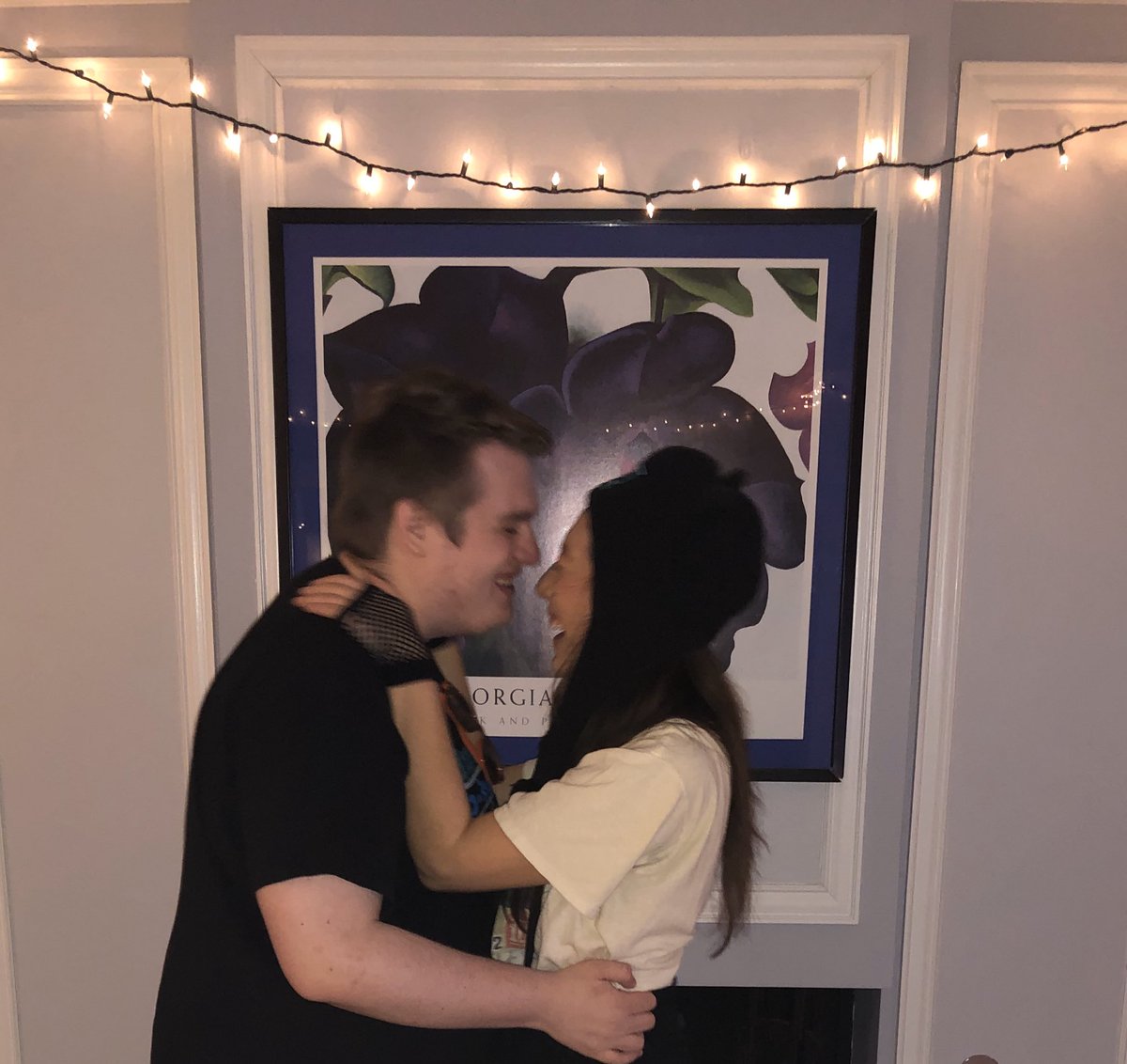 strangeppl99's tweet photo. This concert was 1 year ago yesterday. Not only was it remarkable because it was my first time seeing one of my favorite artists, but it’s also where I met you. I can’t believe it’s been one year of knowing you. It’s been one of the best years of my life. I love you 💙 @jxn_cc https://t.co/Cmvq0ZDmIp