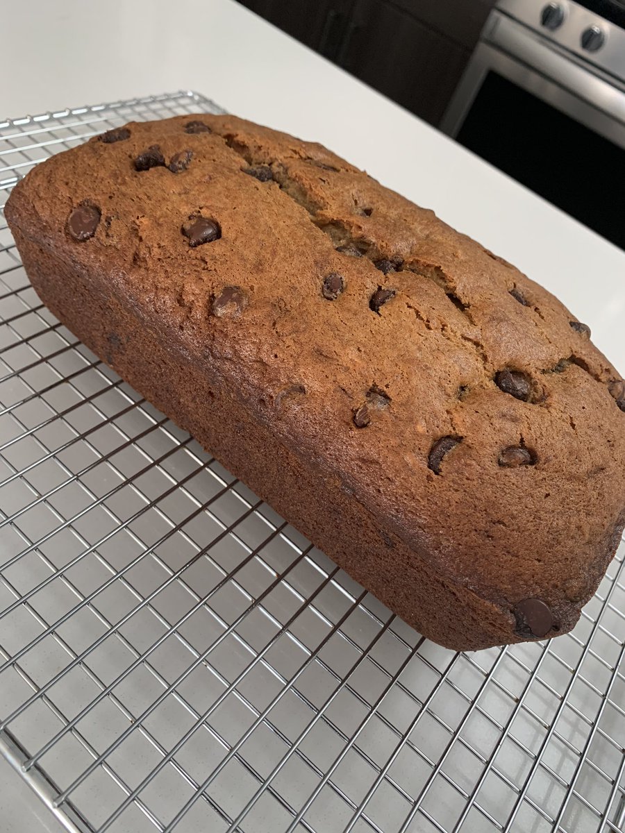 StormBuonantony's tweet photo. Also forgot to mention... I SOMEHOW managed to bake this beauty during the @2_much_man #ClawsforaCause tourney 😂 #bananachocatechipbread
While it cools off, @ChipotleTweets delivery on the way & about to watch #TheLastDance part 5. What a night... What. A. Night. https://t.co/i41dbxTHxg