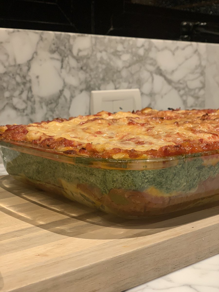 FedexGar's tweet photo. Si hay algo positivo que me está dejando la cuarentena es el espacio de creación culinaria #StayHome #cuccina #lasagna #casera 🍝🙌🏻 https://t.co/NGxBWn4fVY