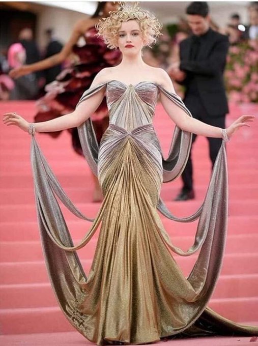 Loving this Julia Garner look. Recently finished season 3 of Ozark and the entire cast just knocked it<a href="/tag/love"class="tags"><span>#love</span></a>