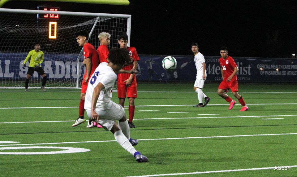rayburn_soccer's tweet photo. Junior Arlen Garcia named 2020 ALL-DISTRICT 2ND TEAM DEFENDER!!! 🤠⚽️ https://t.co/Sy6LcqMiMK