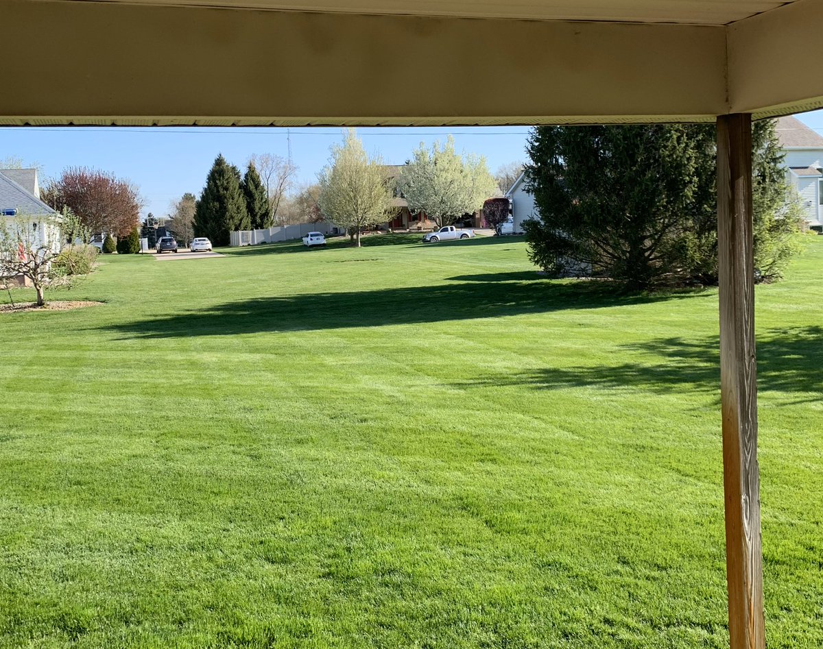ThePropertycom2's tweet image. Can’t deny green grass and blue sky’s make you smile. #warsawlandscaper #syracuselandscaper #winonalakeindiana #walkermower #wawaseelake #syracuselake #winonalake