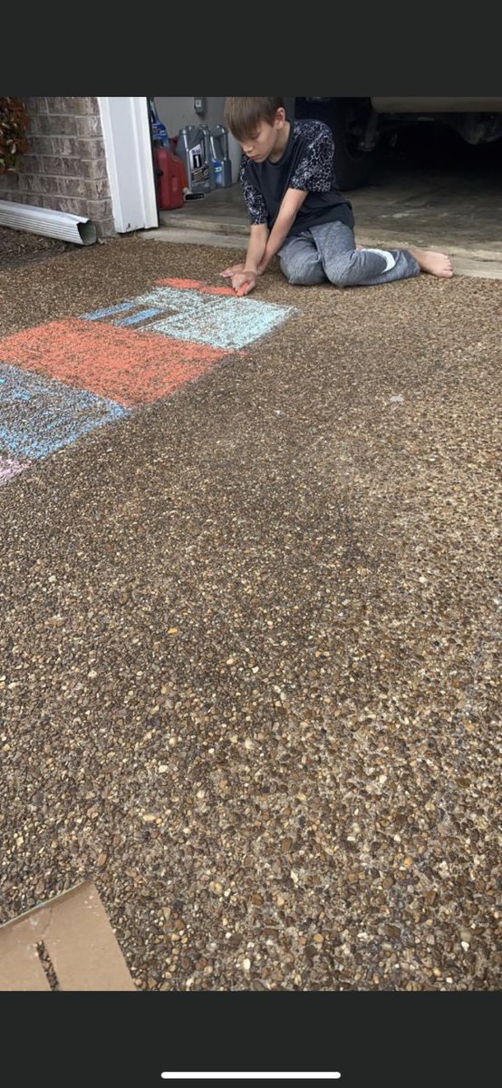 paynesclass's tweet photo. Drake and dad hunting , Clark with Daisy May, and Nathan with chalk creations! Miss these kiddos! @TweetDCS_LMS https://t.co/HW0VmkmdB8