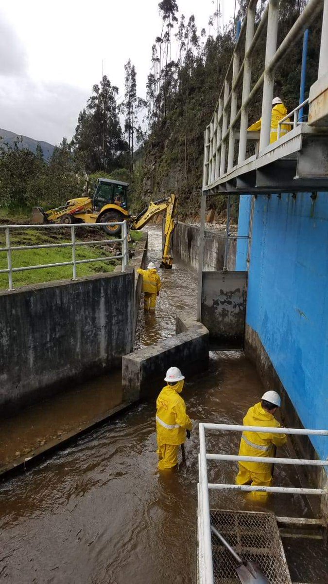 mas_cuenca's tweet photo. ⚀ MANTENIMIENTO EN PLANTA DE AGUA
🔘 Para garantizar el servicio de agua potable, personal de @ETAPAOficial realiza trabajos de limpieza de la captación de la planta de #Sustag.💧✔
#QuédateEnCasa
@MunicipioCuenca @pedropalaciosu @jespinozaabad @froilansv @RadioCiudad1017 https://t.co/YPjjy0ETPk