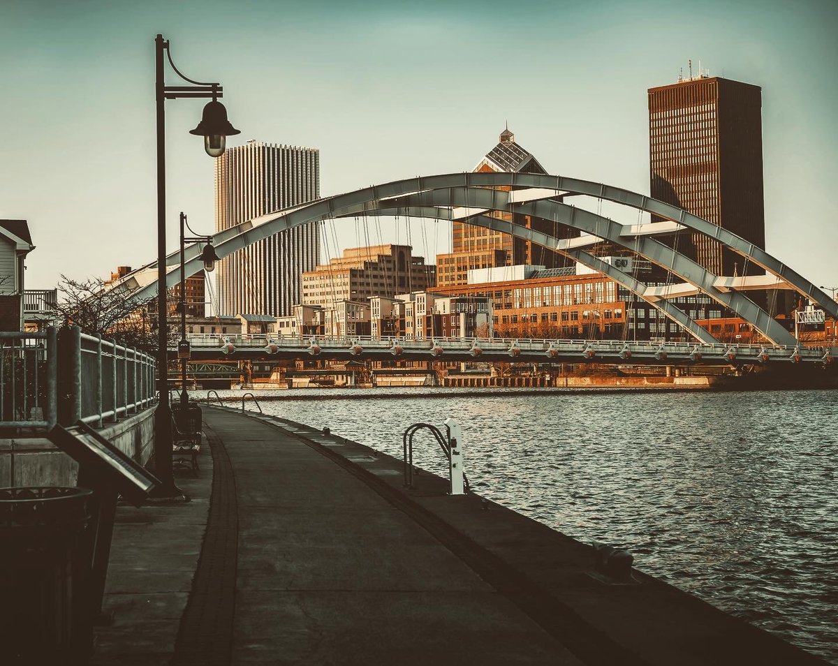 This is #ROC! 🖤 #thisisroc 📷: Digno #roc #rochester #visitroc #iheartroc #iloveny #rochesterny #explorerochester #ispyny #upstate #upstateny #upstatenewyork #westernny #wny #flx #fingerlakes #fingerlakesny #newyork #newyorkstate #ny #exploreny #scenicny #cny #myflx