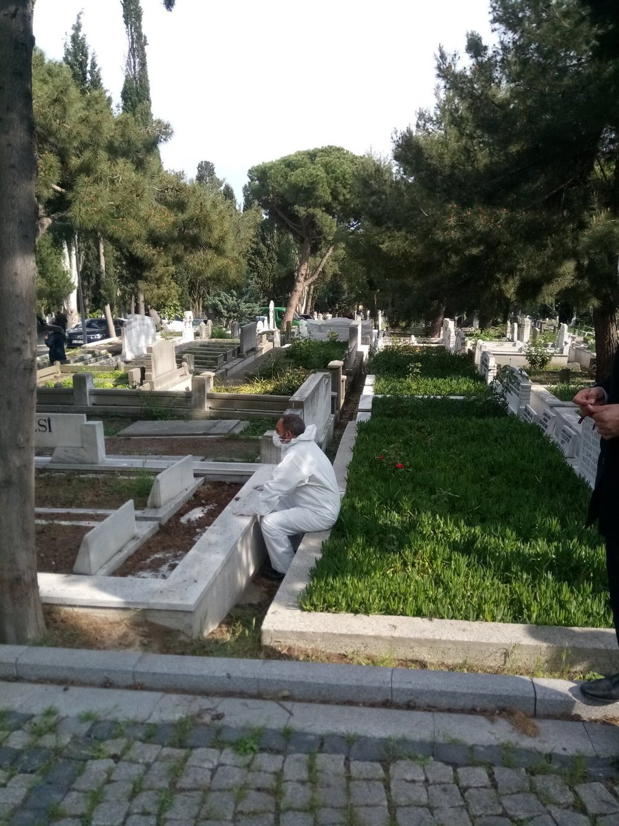 ogutname's tweet photo. "Birbirini gerçekten seven iki kişiden biri ölürse, gerçekte ölen; hayatta kalandır."

Cemil Meriç https://t.co/CHWYN7yRPJ