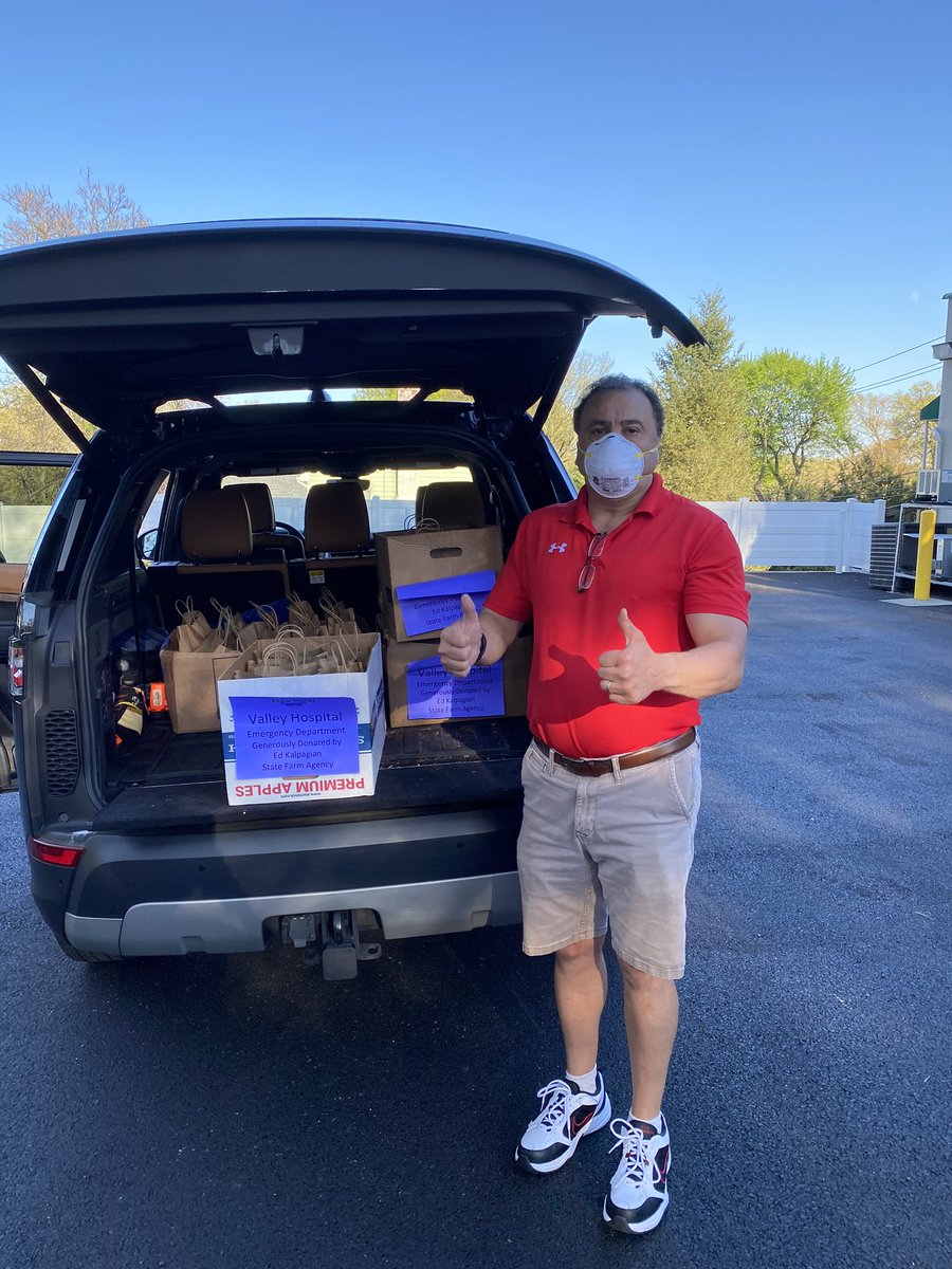 EdKalpagian's tweet photo. Day 3 of giving back to our community had us purchase and delivering dinner for the nursery and ER Staff at Valley Hospital! Let’s give the all some virtual Love & Thanks! #statefarmpayitforward #ourstatefarm #edkalpagianagency #givebacktoyourcommunity https://t.co/YHujX4WYBS