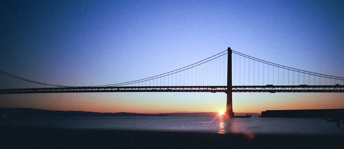 quintind's tweet photo. SF Bay Bridge at Sunrise — Ricoh R1 in Panoramic Mode, Kodak Kodacolor Gold 200 film

#RicohR1 #kodak  #believeinfilm #filmisnotdead #filmisalive #analog #filmphotography #sanfrancisco #thecity https://t.co/W0gR7pEQad