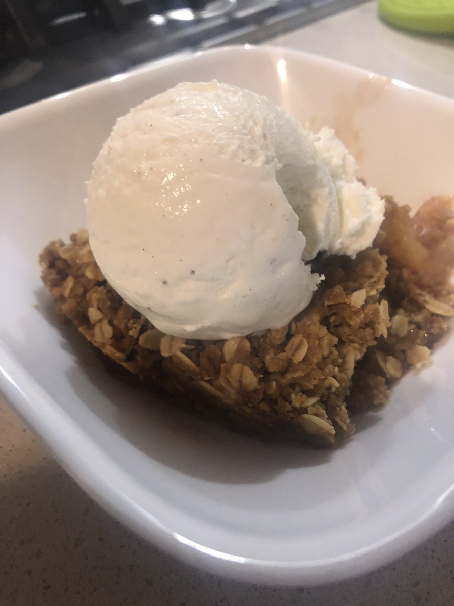 jenv94's tweet photo. @MrsPrevidsa @MrsZuccaro @GSHEP_DPCDSB Thanks @MrsPrevidsa and @MrsZuccaro for nominating me. I baked a yummy apple crisp served with vanilla ice cream 😊 I nominate @MrsGabil to continue the challenge! https://t.co/CWAELwAzVb