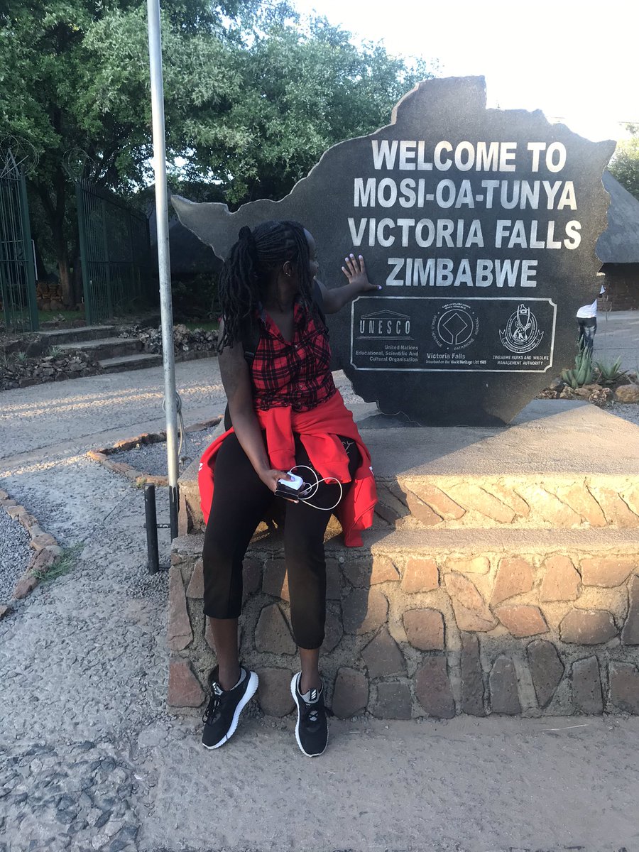 SialoQueen's tweet photo. @stacika_ It’s actually officially called Mosi-Oa-Tunya a beauty heaven 💗💗 https://t.co/7SczFuZEpw