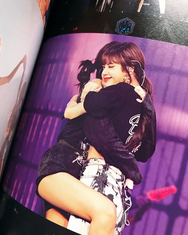 hhaappyyjen's tweet photo. THEY INCLUDED THIS ON BLACKPINK TOKYO DOME PHOTOBOOK?!?!?!?!? I'M SCREAMING   ATSVDUDBTWFDYSHS

photo credits : sasori_yy https://t.co/0ERhEP0oEG