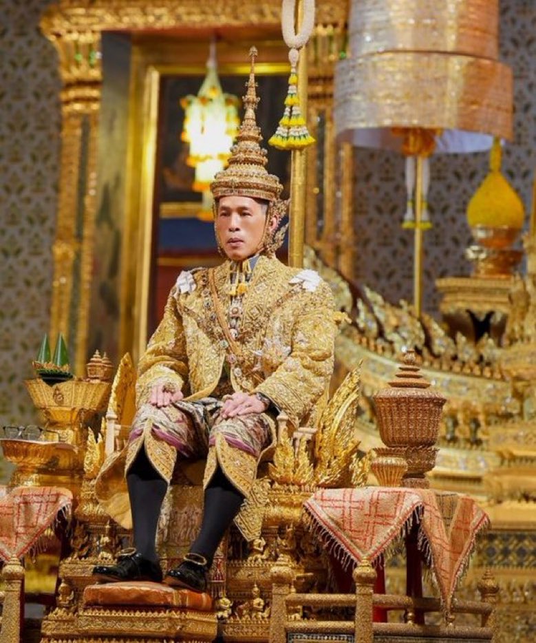 J_Lapouge's tweet photo. เนื่องในวันฉัตรมงคล 4 พฤษภาคม 2563 ขอพระราชทานถวายพระพรชัยมงคล ขอพระองค์ทรงพระเจริญ ด้วยเกล้าด้วยกระหม่อม ขอเดชะ ข้าพระพุทธเจ้า นายฌัก ลาปูฌ เอกอัครราชทูตฝรั่งเศสประจำประเทศไทย https://t.co/g5o4f6pylf
