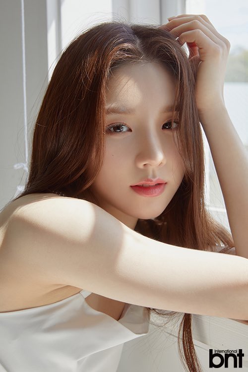 low quality heejin tweet media