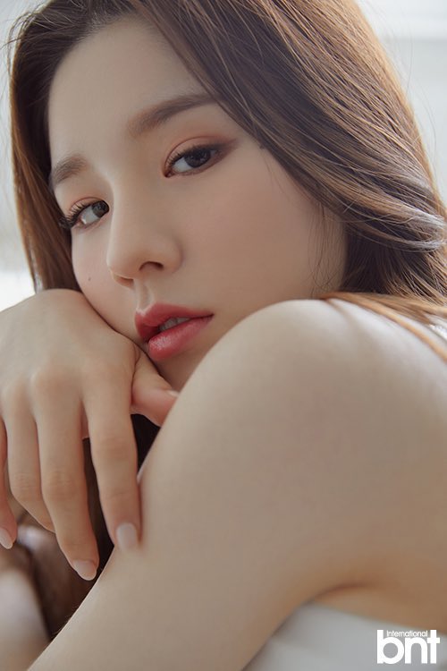 low quality heejin tweet media