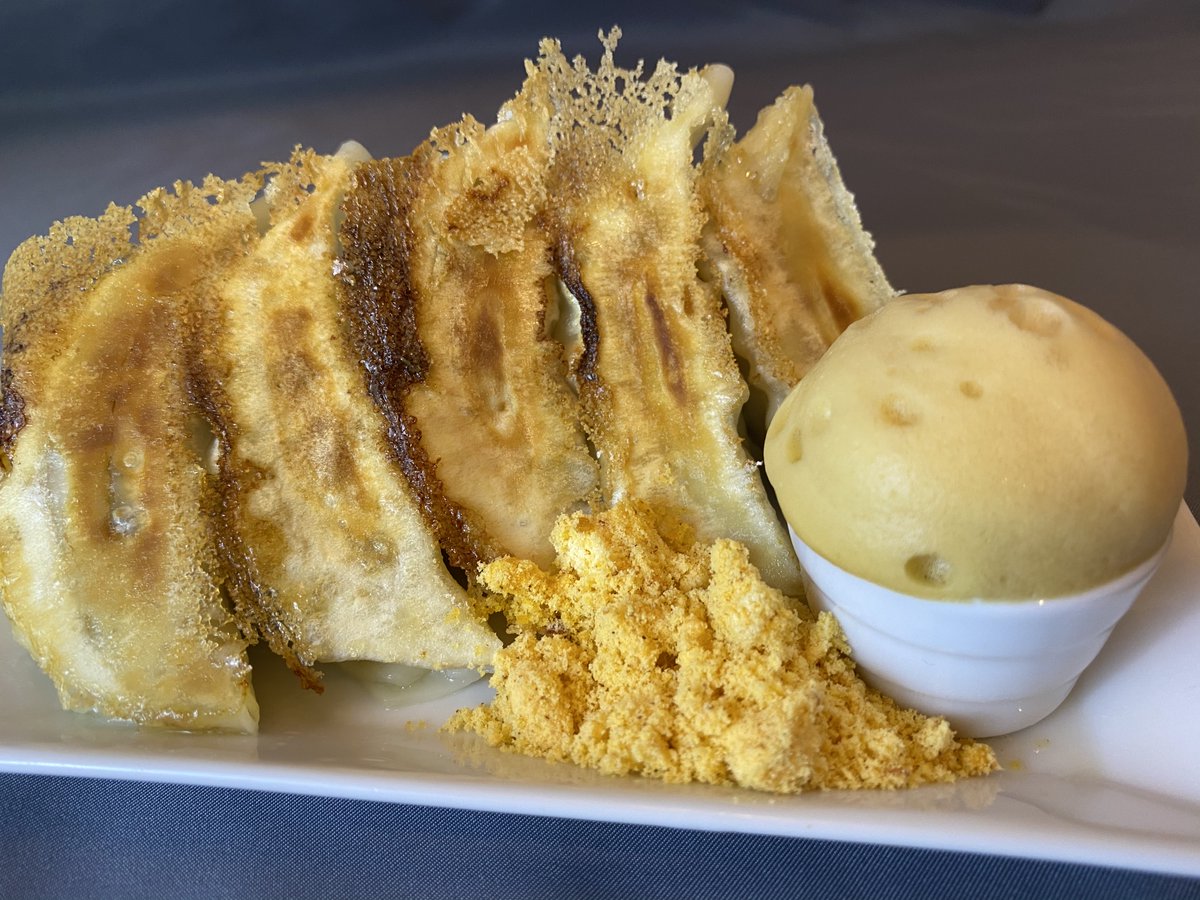 ＼「 #餃子フェス」ファミリー💛応援プロジェクト／
🥟泡ギョーザ ファンホリック(大阪・福島)
🍽ジャンク！ハイカロリー餃子
🍽泡で食べるジューシー肉餃子

ハイカロリーを極めたジャンク餃子はチーズたっぷり🧀
泡のタレと粉のラー油をのせるジュシーな肉餃子も😍☁️
👉instagram.com/funholic13/?hl…