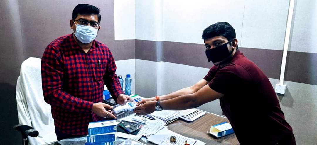 mahanadicoal's tweet photo. Kudos to Team #CSR @mahanadicoal for prompt action on Sunday and providing 5 thermal scanners to #Sambalpur district administration for screening of stranded people returning back to #Odisha from different parts of country.
#COVID19
#FightAgainstCorona https://t.co/ODyp5MZEvb