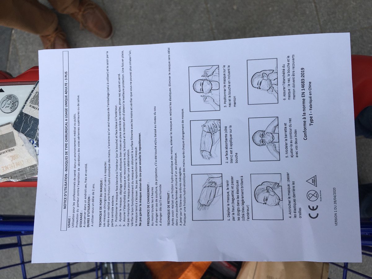 CanivezCh's tweet photo. Un mode d’emploi est distribué avec les masques vendus en caisse au Carrefour de Wasquehal ce lundi matin. https://t.co/k9twVNgAYc