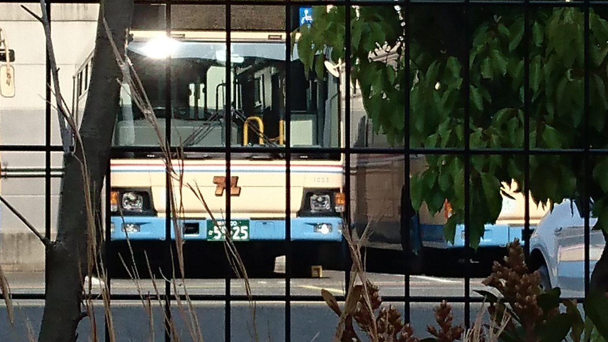 とりのり 9595hankyu 阪急バス 速報 南芦屋浜出張所に年度初の転属車両を発見しました ナンバープレート 神戸 0 か 5525 スマホでの撮影のため 車両番号はよく見えませんでした 解読したところ1053もしくは1058かと思われます 代替は不明です