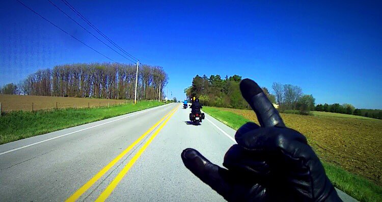 ArmendarizMD's tweet photo. CA•MA•RA•DE•RIE #motorcycling #keepharleying #hdroadster https://t.co/iH6lJ2mVUO