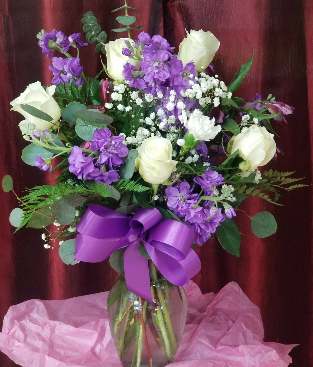 RosasFlorist's tweet photo. When only lavendar and white will do ! https://t.co/gYeGIgS6E2