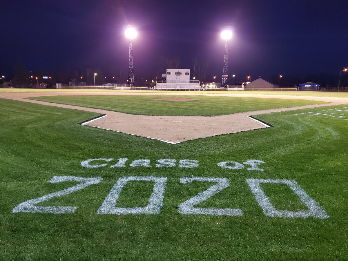 Coach_Hanlon's tweet photo. We continue to honor the Class of 2020 by turning the lights on each week.  This week we want to honor and thank the 3 seniors on this year's roster, what a fun run we've had.  We will sure miss you ⚾️ #BeTheLightMN @MSHSLjohn @MSHSBCA https://t.co/wTuCRrtRk4