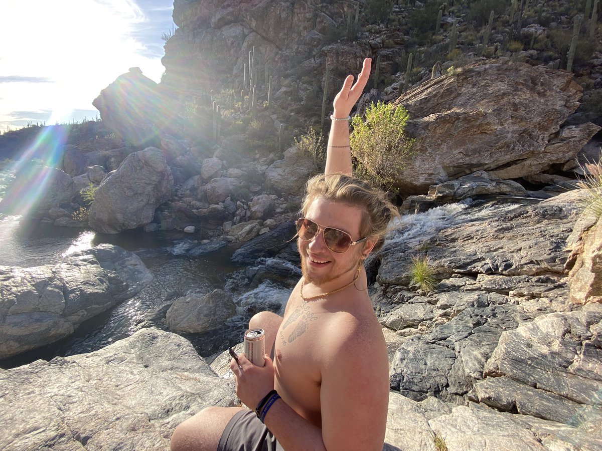 devlowe_'s tweet image. until the day I can see you again there will be a gaping hole in my heart and life. No matter what happened with us, I will love you for the rest of my life. please watch over me aaron👼🏼❤️